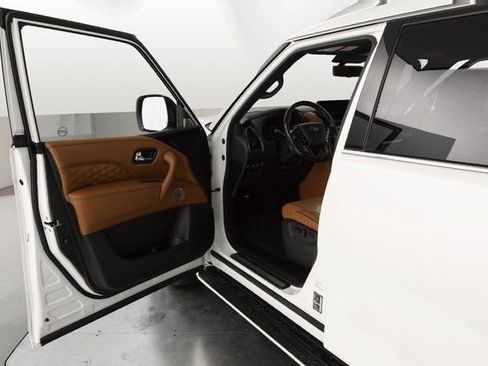 Used 2024 INFINITI QX80 Luxe image 10