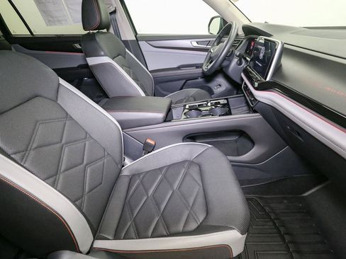 Certified 2025 Volkswagen Atlas Peak Edition SE AWD/4WD image 20