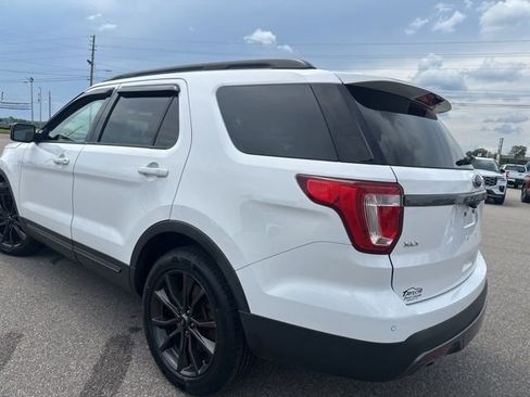Used 2017 Ford Explorer XLT w/ Equipment Group 202A FWD image 25