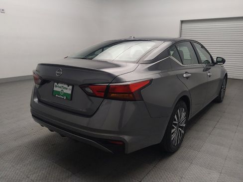 Used 2025 Nissan Altima 2.5 SV FWD image 9