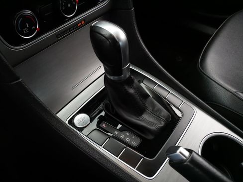 Used 2015 Volkswagen Passat 1.8T SE image 24