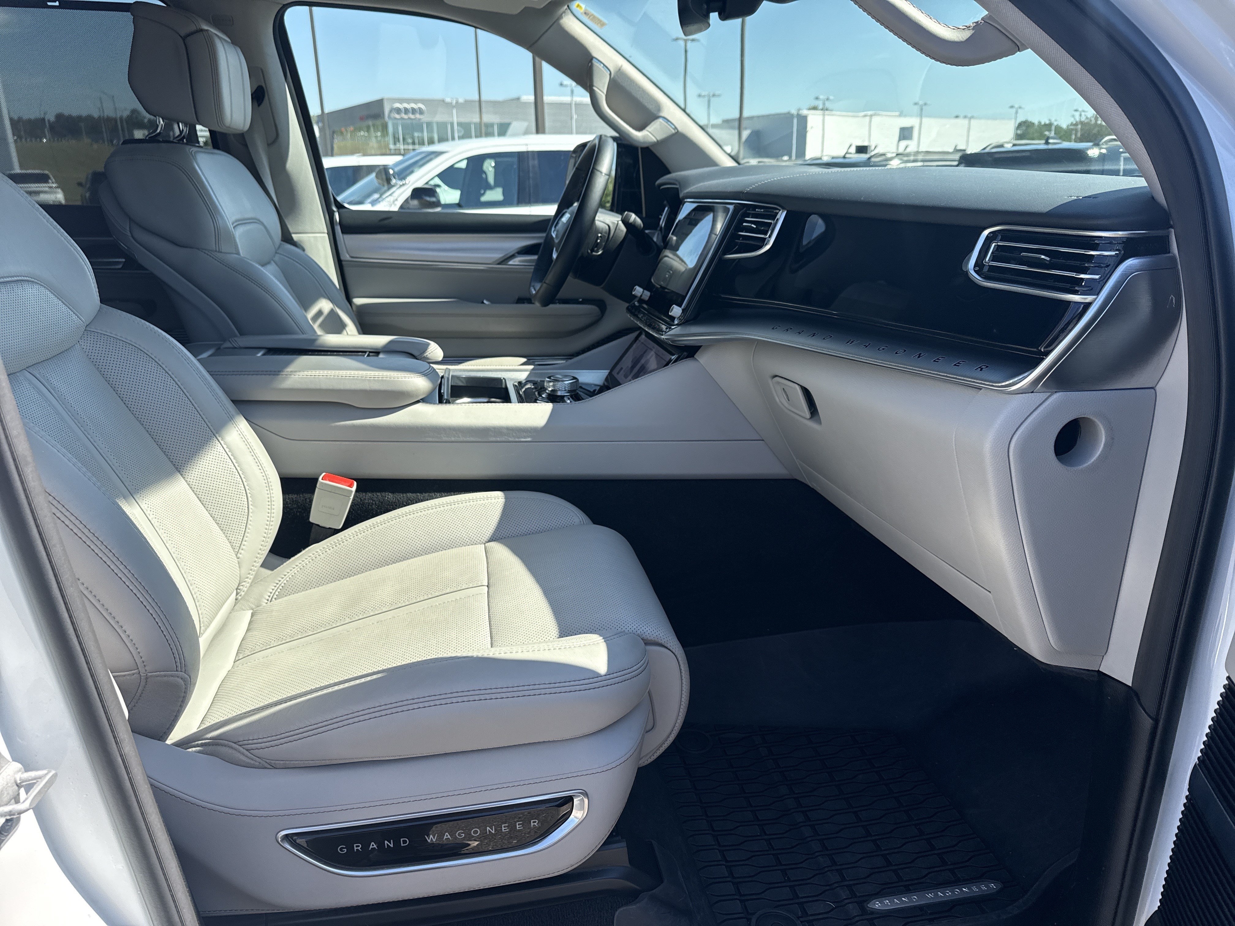 Used 2023 Jeep Grand Wagoneer 4WD image 15