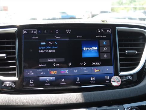 Used 2025 Chrysler Pacifica Select FWD image 11