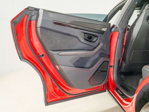 Used 2023 Lamborghini Urus S image 23