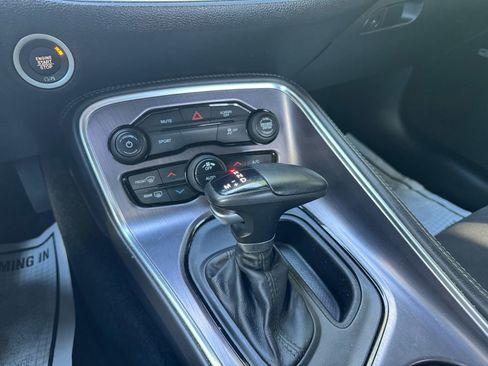 Used 2018 Dodge Challenger SXT w/ Blacktop Package image 33