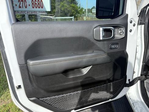 Used 2023 Jeep Wrangler Unlimited Sahara image 8