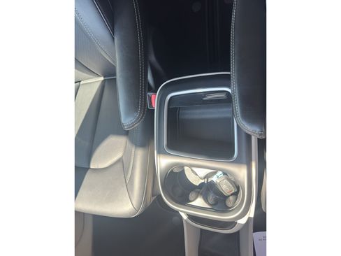 Used 2024 Chrysler Pacifica Touring-L FWD image 28