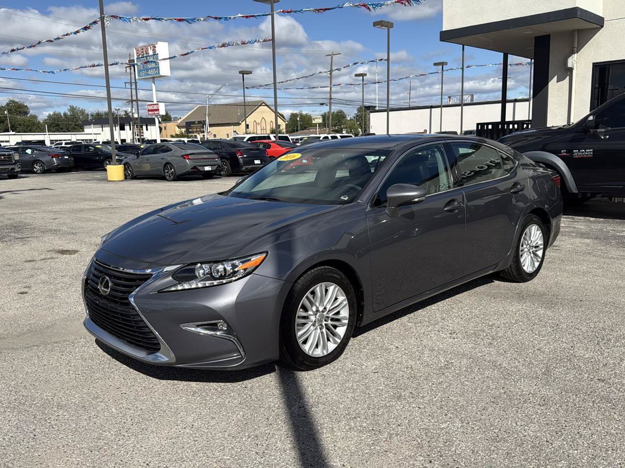 Used 2016 Lexus ES 350 w/ Accessory Package FWD image 2