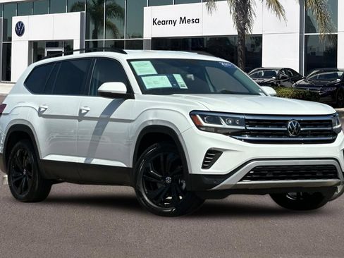 Used 2023 Volkswagen Atlas SE w/ Black Wheel Package FWD image 2