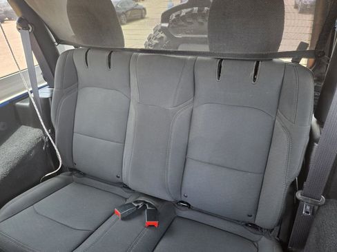 Used 2022 Jeep Wrangler Sport AWD/4WD image 15