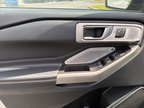 Used 2023 Ford Explorer Limited w/ Limited Technology Package image 19