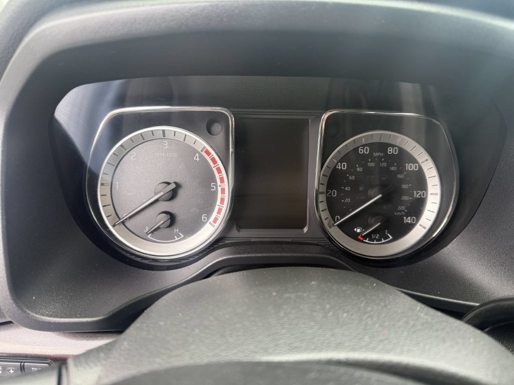 Used 2019 Nissan Titan SV w/ SV Convenience Package AWD/4WD image 10