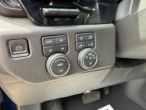 Used 2022 Chevrolet Silverado 1500 ZR2 w/ Technology Package AWD/4WD image 23