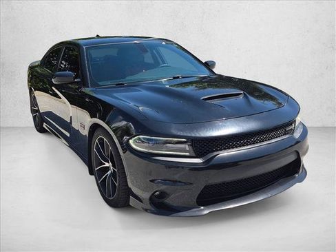 Used 2018 Dodge Charger R/T Scat Pack RWD image 3