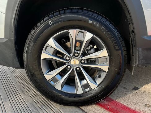 Used 2025 Chevrolet Equinox LT image 9