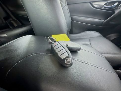 Used 2018 Nissan Rogue SL w/ Premium Package image 41