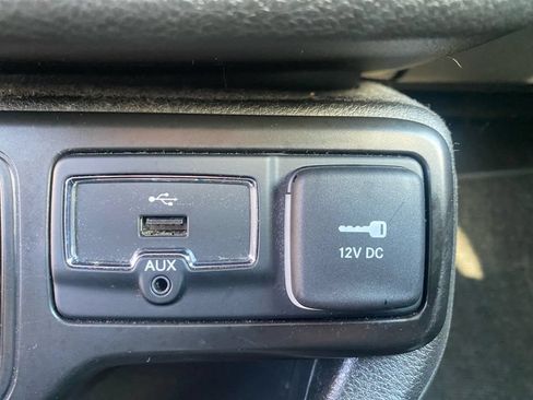 Used 2020 Jeep Renegade Altitude FWD image 25