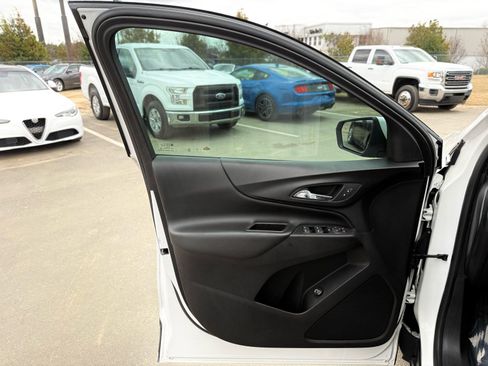 Used 2018 Chevrolet Equinox LT w/ Sun & Infotainment Package AWD/4WD image 12