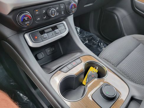 Used 2020 GMC Acadia SLE image 20