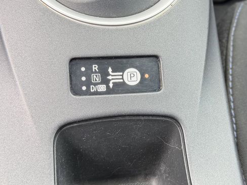 Used 2014 Nissan Leaf S FWD image 32