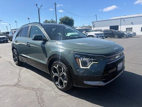 Used 2024 Kia Niro EX Touring FWD image 3