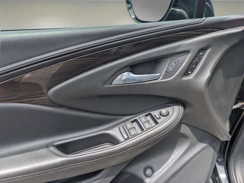 Used 2019 Buick Envision Essence image 9