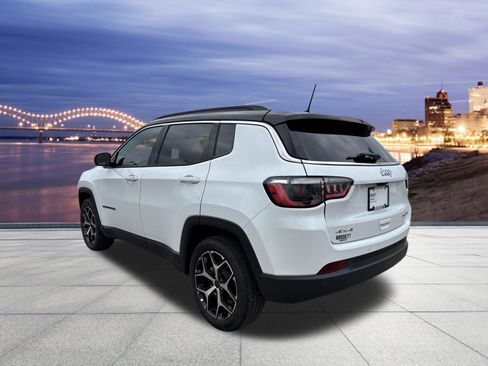 Used 2025 Jeep Compass Limited AWD/4WD image 3