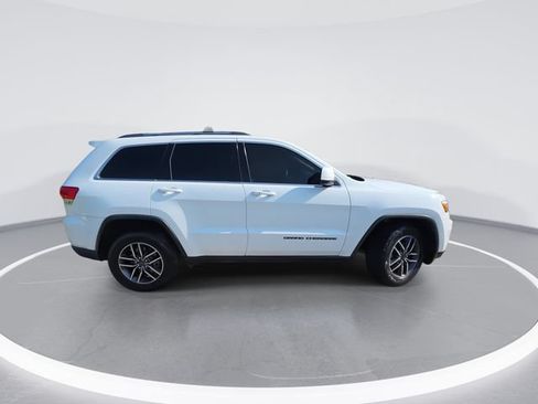 Used 2019 Jeep Grand Cherokee Laredo w/ Laredo X Package AWD/4WD image 9