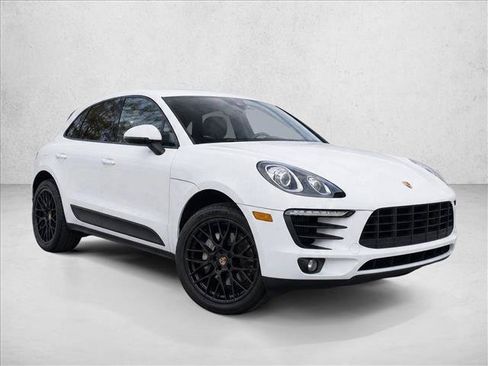 Used 2018 Porsche Macan AWD/4WD image 3