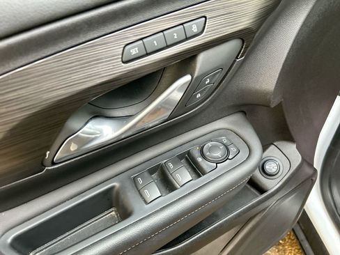 Used 2024 GMC Terrain SLT image 25