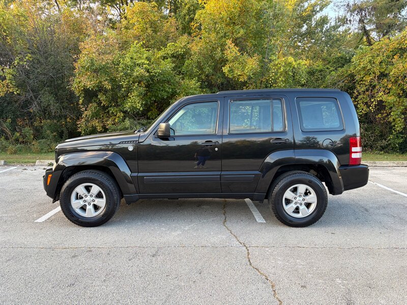 Used 2012 Jeep Liberty Sport AWD/4WD image 2