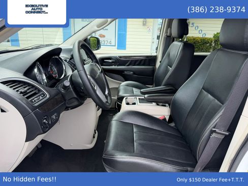 Used 2016 Chrysler Town & Country LX FWD image 18