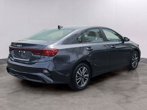 Used 2023 Kia Forte LXS w/ LXS Technology Package FWD image 4