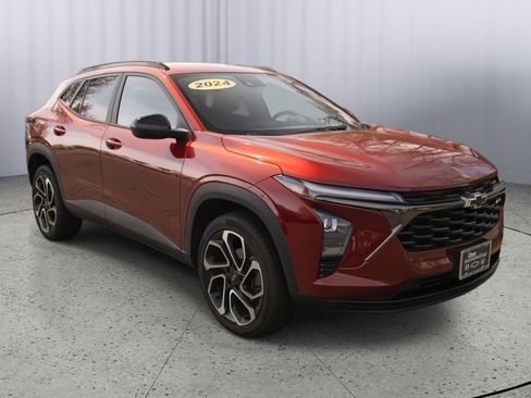 Used 2024 Chevrolet Trax RS w/ Driver Confidence Package FWD image 1