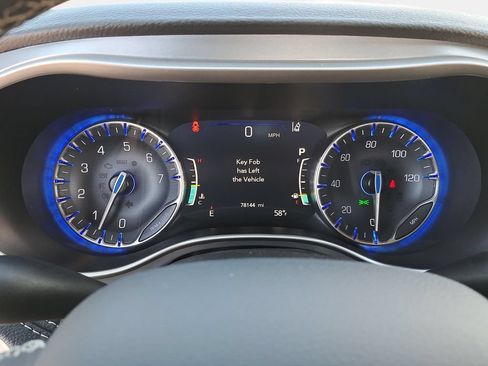 Used 2023 Chrysler Pacifica Touring FWD image 22
