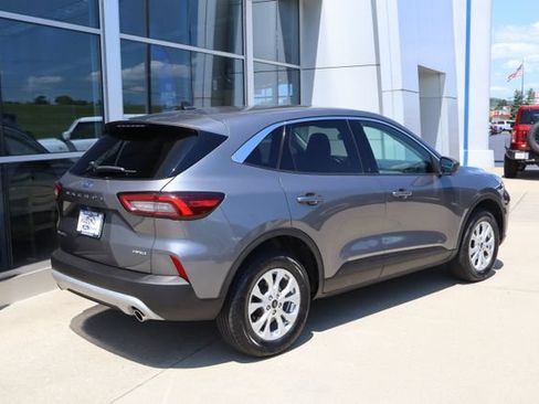 Used 2024 Ford Escape Active AWD/4WD image 3