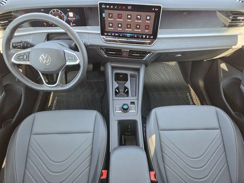 New 2026 Volkswagen Tiguan SE FWD image 23