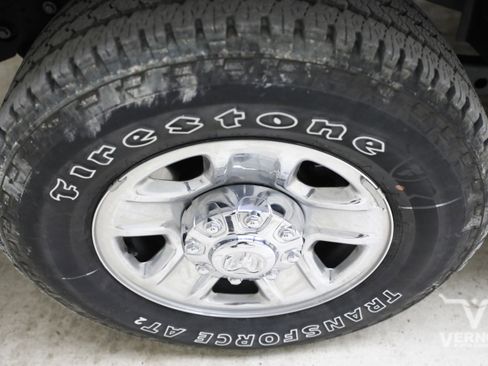 Used 2024 RAM 2500 Tradesman w/ Chrome Appearance Group AWD/4WD image 11