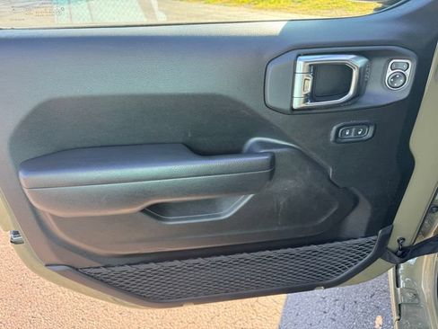Certified 2025 Jeep Wrangler Sport AWD/4WD image 17