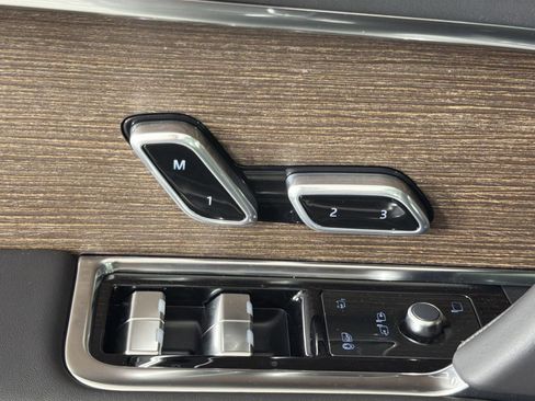 New 2026 Land Rover Range Rover SE image 24