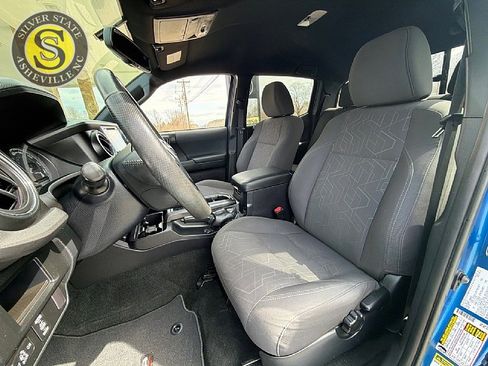 Used 2016 Toyota Tacoma TRD Sport w/ Towing Package image 12