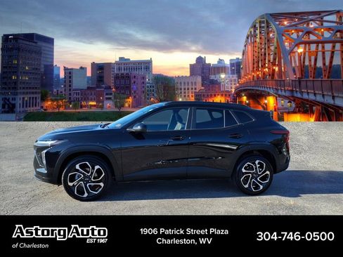 Used 2025 Chevrolet Trax RS w/ Sunroof Package image 6