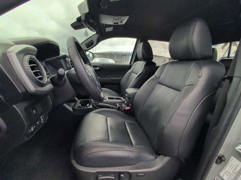 Used 2022 Toyota Tacoma TRD Off-Road image 13