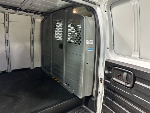 Used 2020 GMC Savana 2500 Extended w/ Enhanced Convenience Package RWD image 12