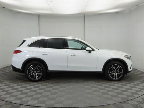 Used 2026 Mercedes-Benz GLC 300 image 4