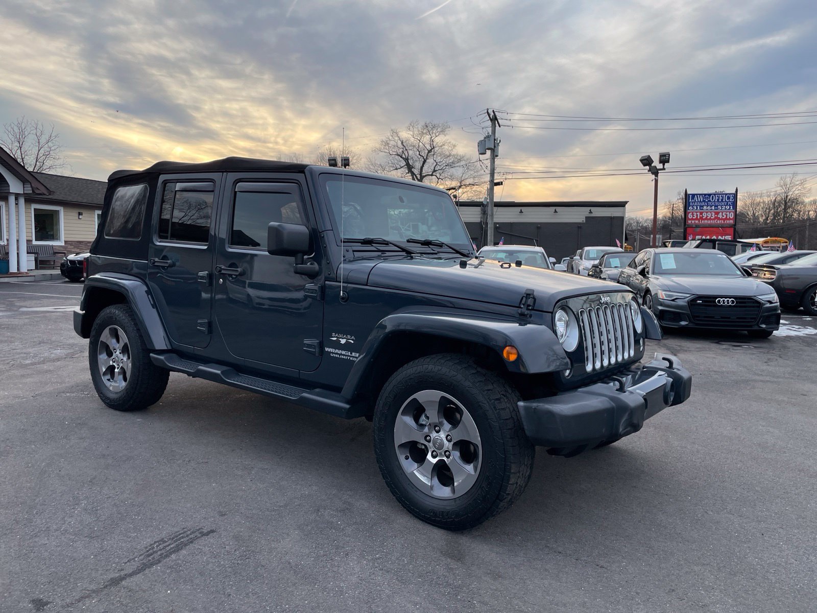 Used 2017 Jeep Wrangler Unlimited Sahara w/ Connectivity Group AWD/4WD image 23