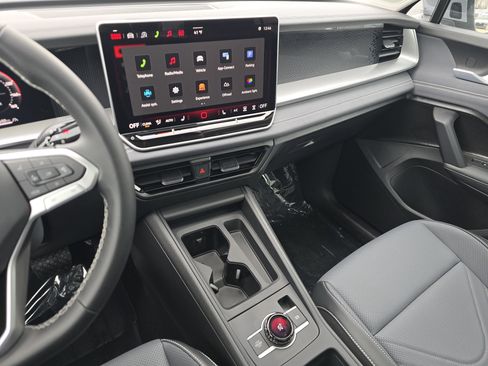 New 2026 Volkswagen Tiguan SE AWD/4WD image 23