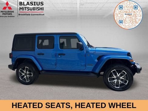 Used 2024 Jeep Wrangler Unlimited w/ Convenience Group AWD/4WD image 4