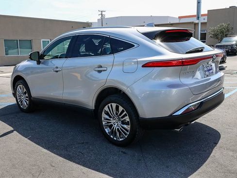 Used 2022 Toyota Venza XLE AWD/4WD image 4