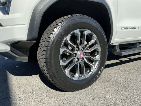 Used 2023 GMC Canyon Denali AWD/4WD image 9